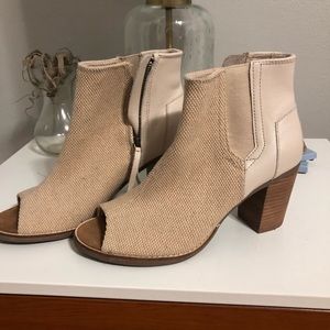 TOMS rare bootie wedges!